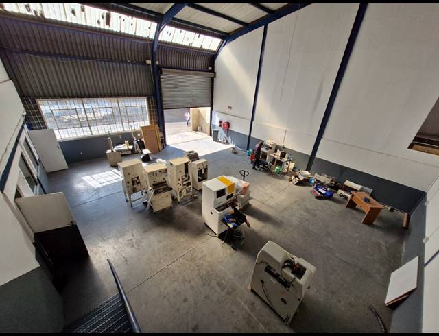 239M² WAREHOUSE TO LET IN JET PARK